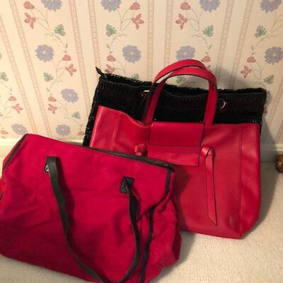 Lot 40 - Large Elizabeth Arden Hand Bags