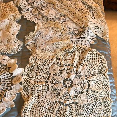 Lot 51 - Basket of Assorted Vintage Handmade Lace