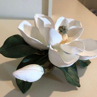 Lot 59 - Masterpiece Bone China Magnolia Figurine NIB