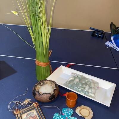 Lot 711 - home decor