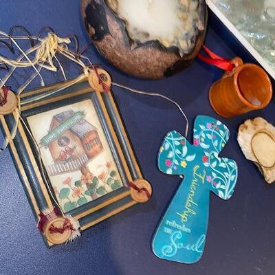 Lot 711 - home decor