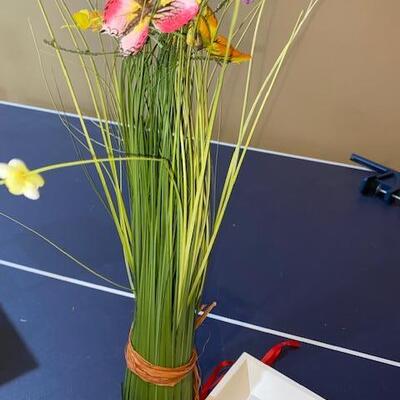 Lot 711 - home decor
