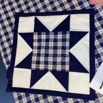 Lot 712 - Longaberger  table runner 