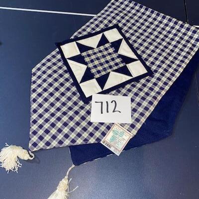 Lot 712 - Longaberger  table runner 