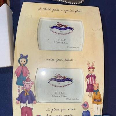 Lot 715 - frames