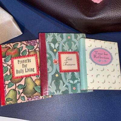 Lot 720 - Random items