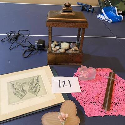 Lot 721 - Home decor