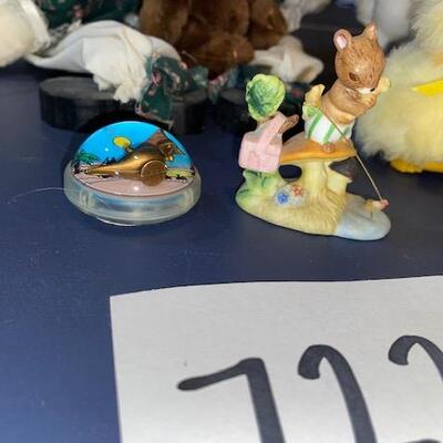 Lot 722 - Home decor