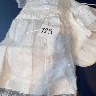 Lot 725 - Christening Gown