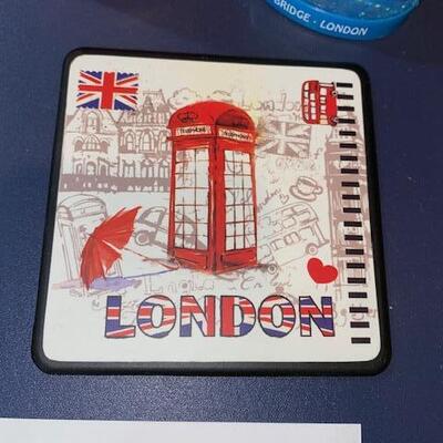 Lot 727 - London items