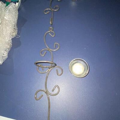 Lot 728 - Candle decor