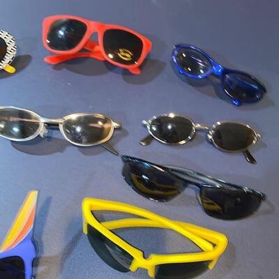 Lot 732 - sunglasses
