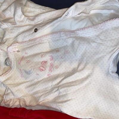 Lot 733 - Childrens Clothes