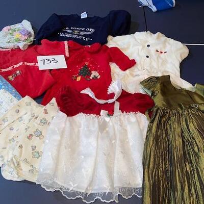 Lot 733 - Childrens Clothes