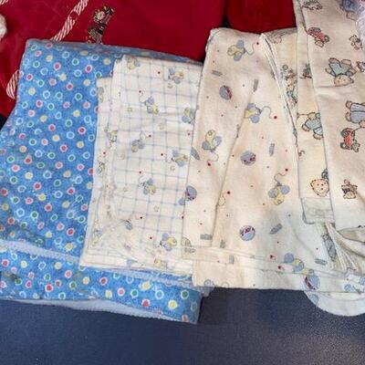 Lot 733 - Childrens Clothes