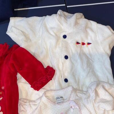 Lot 733 - Childrens Clothes