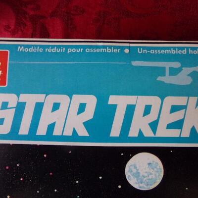 LOT 1  STAR TREK - U.S.S. ENTERPRISE SPACE SHIP 