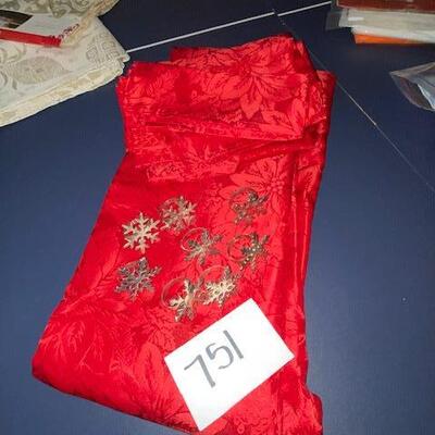 Lot 751 -  Christmas table decor