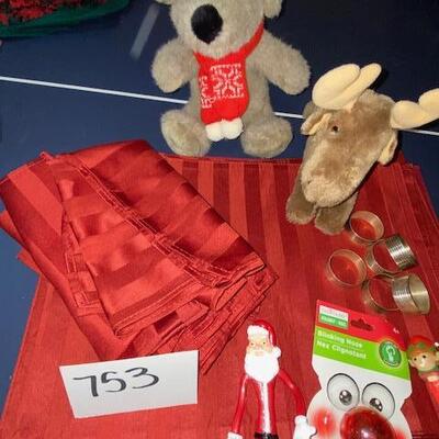 Lot 753 - christmas decor