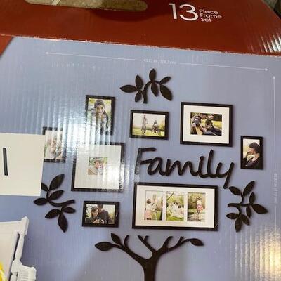 Loty 761 - Family photo tree
