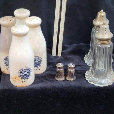 Lot 18: 4 Sets of Salt and Pepper Shakers 