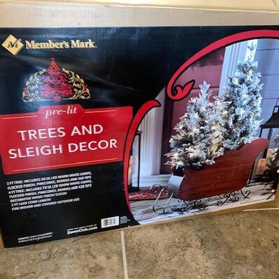 Lot 770 - Trees and Sled Decor