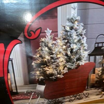 Lot 770 - Trees and Sled Decor