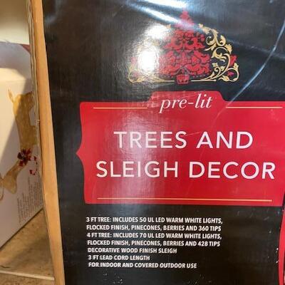 Lot 770 - Trees and Sled Decor