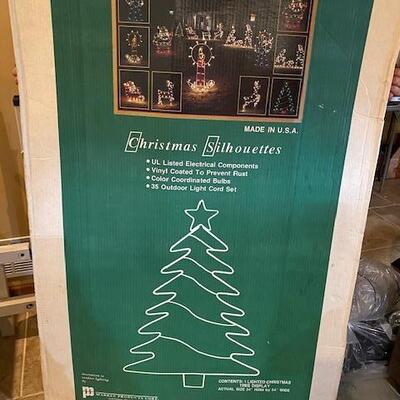 Lot 771 - large lighted tree decor