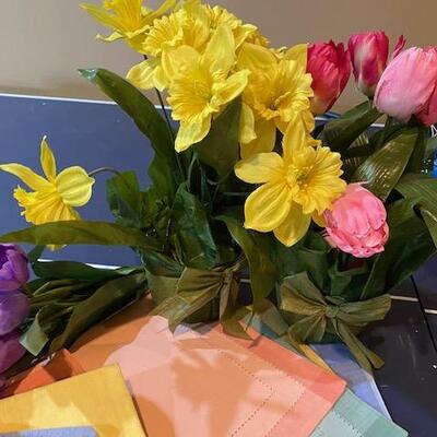 Lot 773 - Spring decor