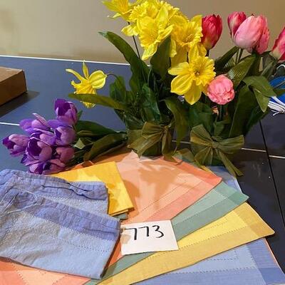 Lot 773 - Spring decor