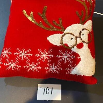Lot 781 - Christmas Pillow