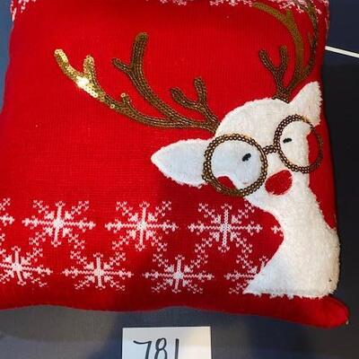 Lot 781 - Christmas Pillow