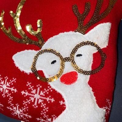 Lot 781 - Christmas Pillow