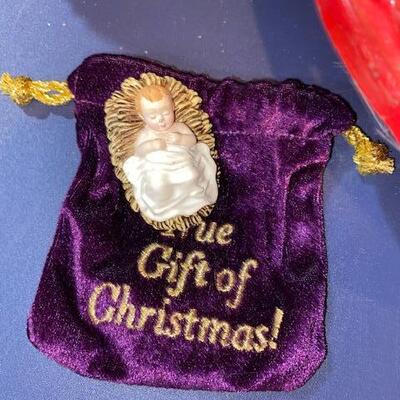 Lot 783 - Christmas items