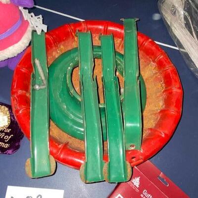Lot 783 - Christmas items