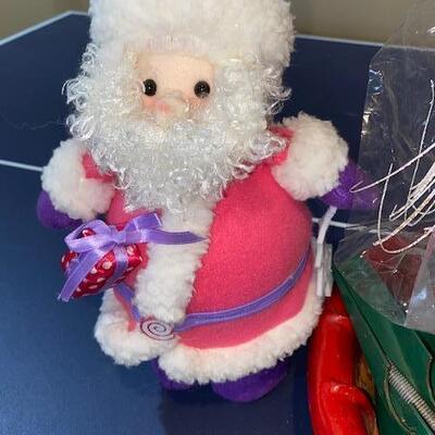 Lot 783 - Christmas items