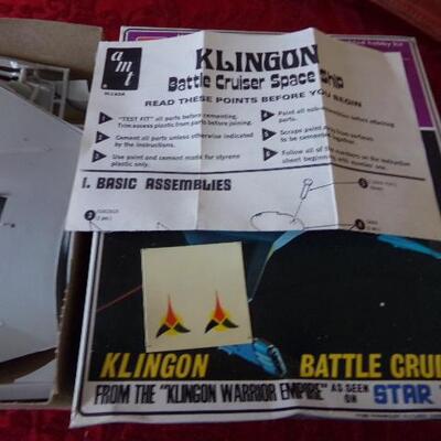 LOT 2  STAR TREK - KLINGON BATTLE CRUISER
