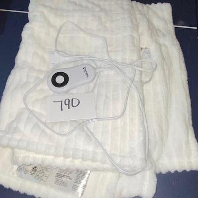 Lot 790 - Heated throw