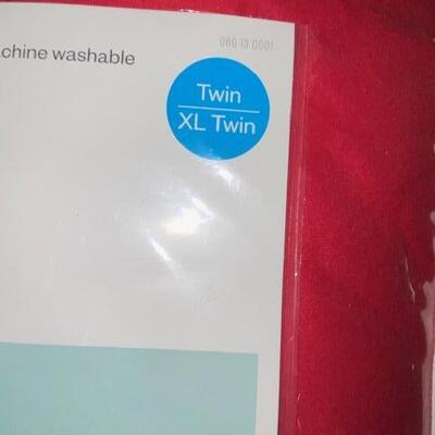Lot 794 - Reversible comforter