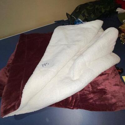 Lot 795 - throw and pillow cover