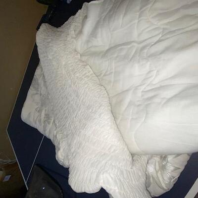 Lot 796 - Beautyrest Mattress topper