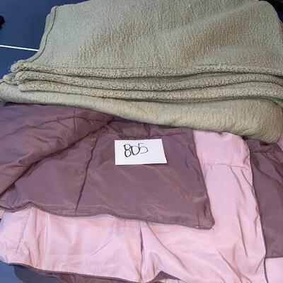 Lot 805 - Blanket and comforter