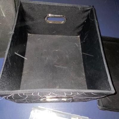 Lot 813 - Organization items