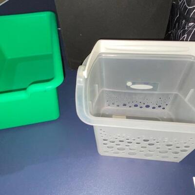 Lot 813 - Organization items