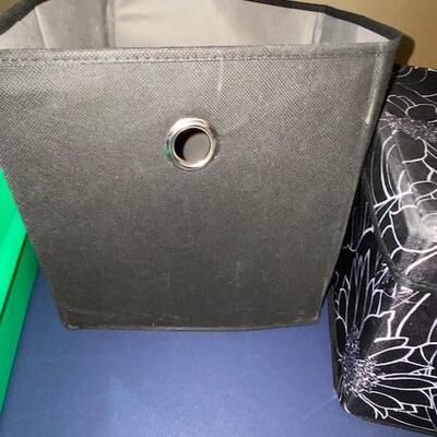 Lot 813 - Organization items
