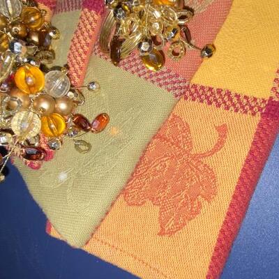 Lot 818 - fall tableware