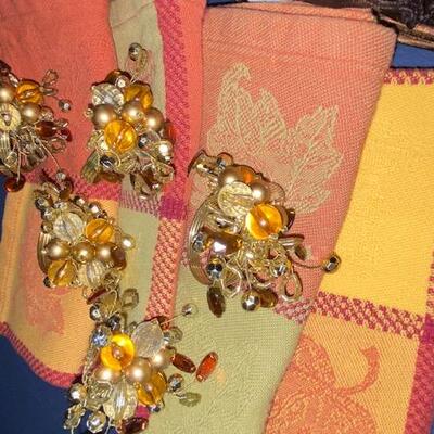 Lot 818 - fall tableware