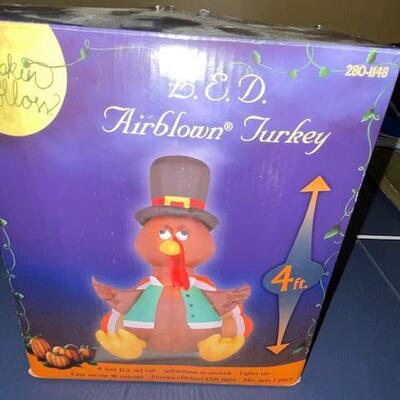 Lot 819 - LED Airblown Turkey Lawn decor