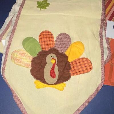 Lot 820 - Fall table decor